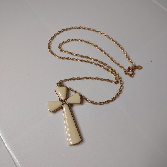 Vintage Gold Tone Metal And Plastic Cross Necklace 26 Inches Long - Picture 1 of 10